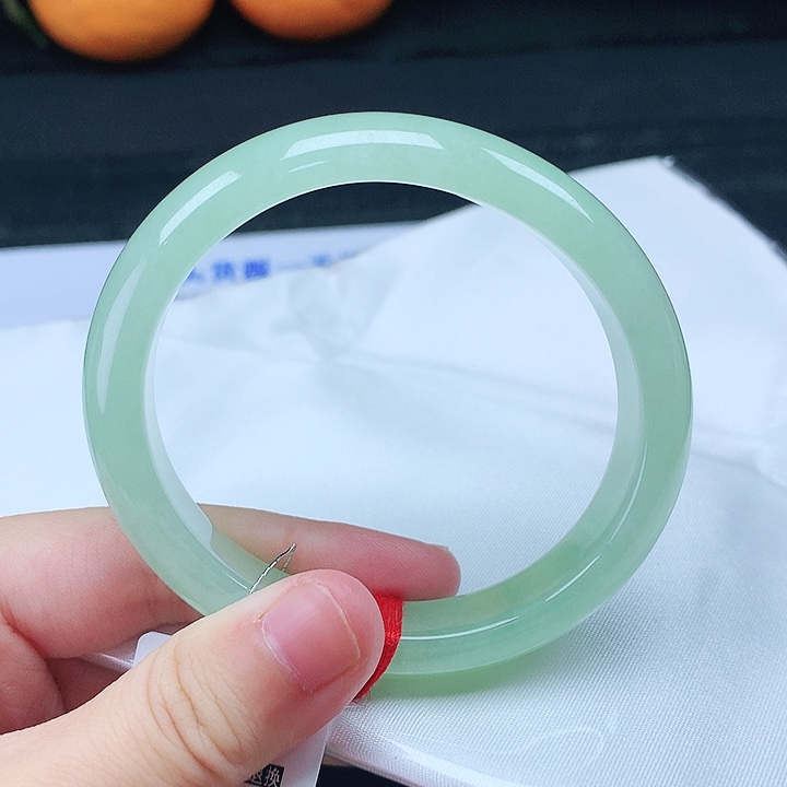 翡翠手镯未镶嵌56贵