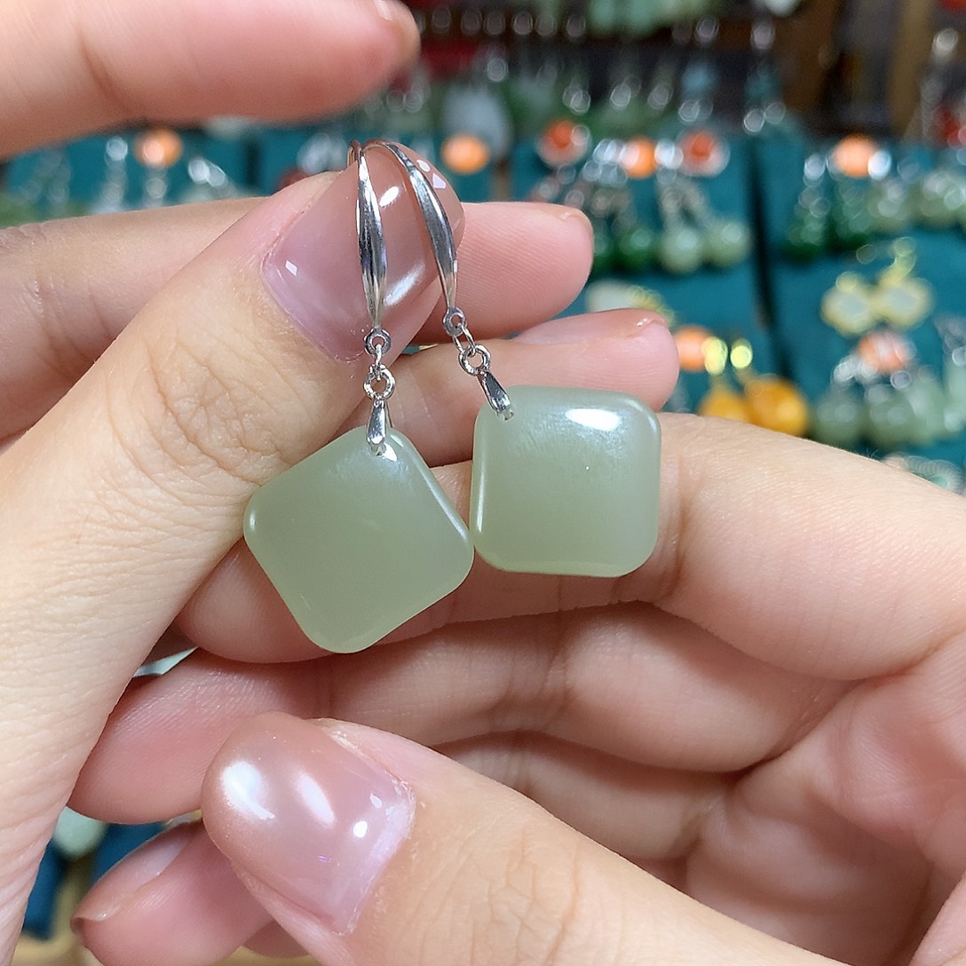 和田玉银S925镶嵌耳饰方糖卡15左右