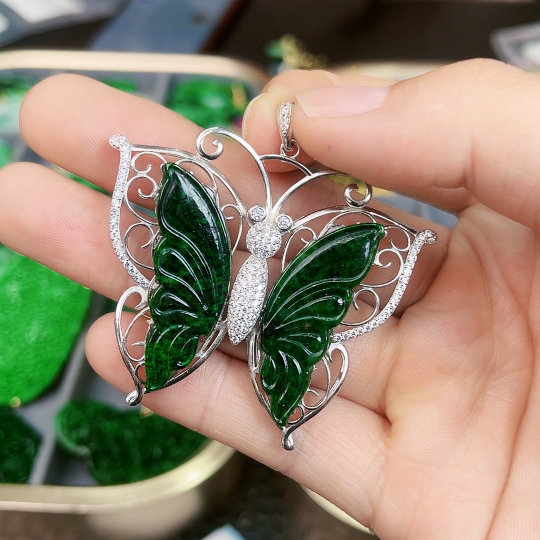 翡翠颈饰银S925镶嵌吊坠