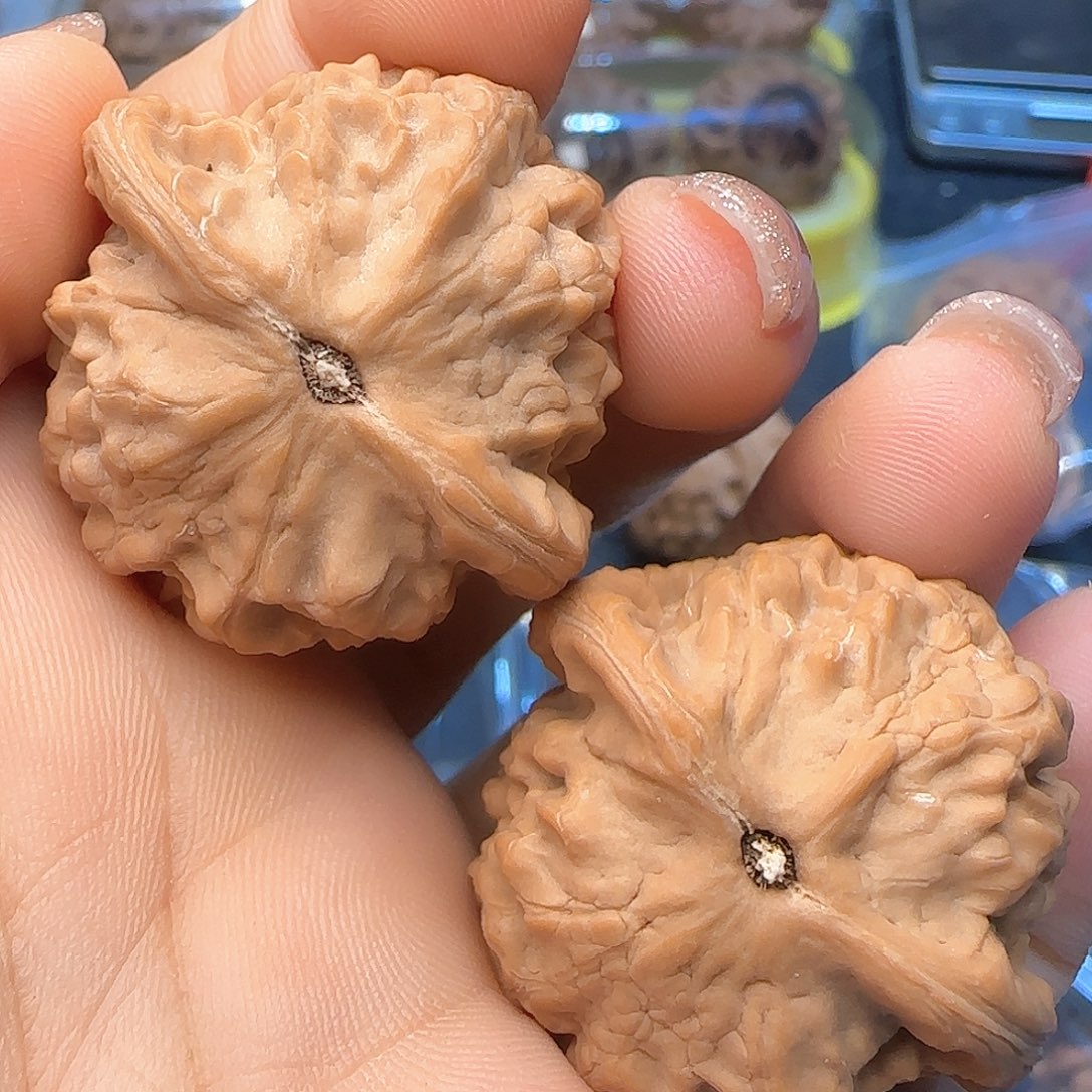 文玩核桃吊坠35金鱼