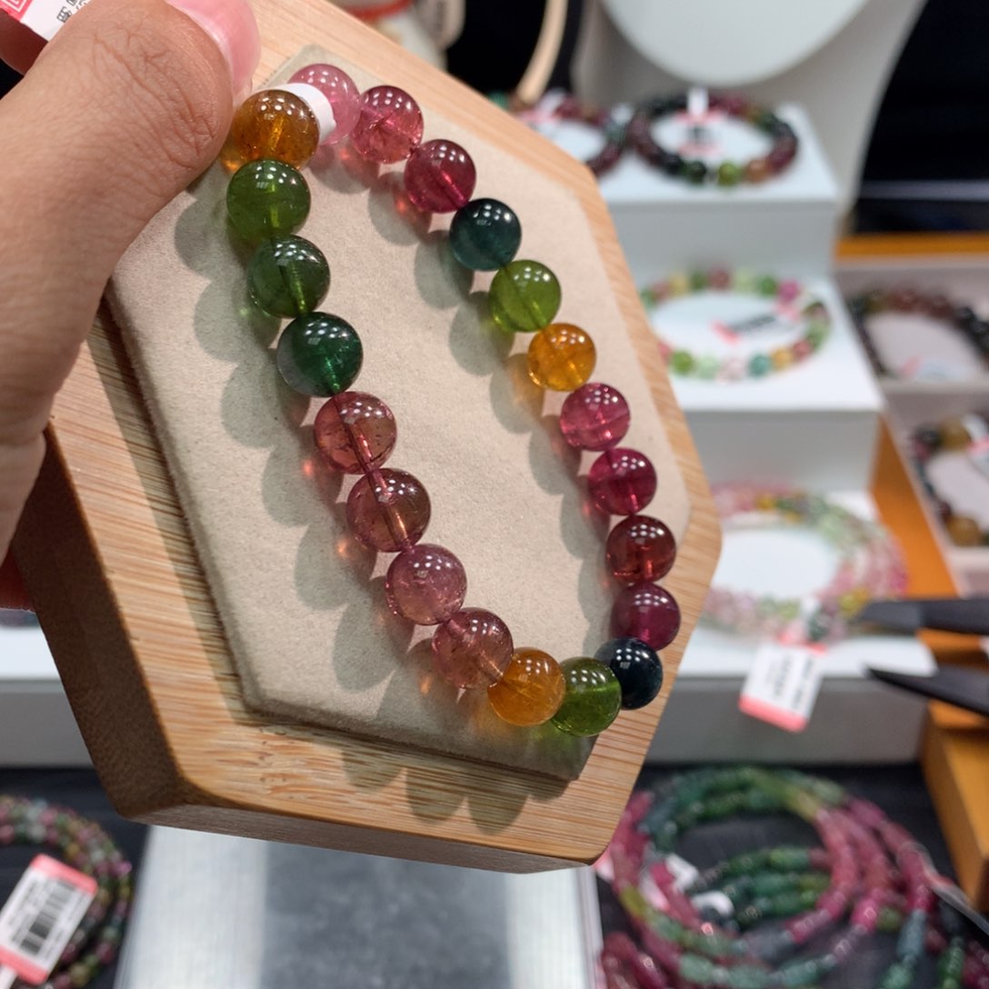 碧玺手链未镶嵌    8.8mm。    