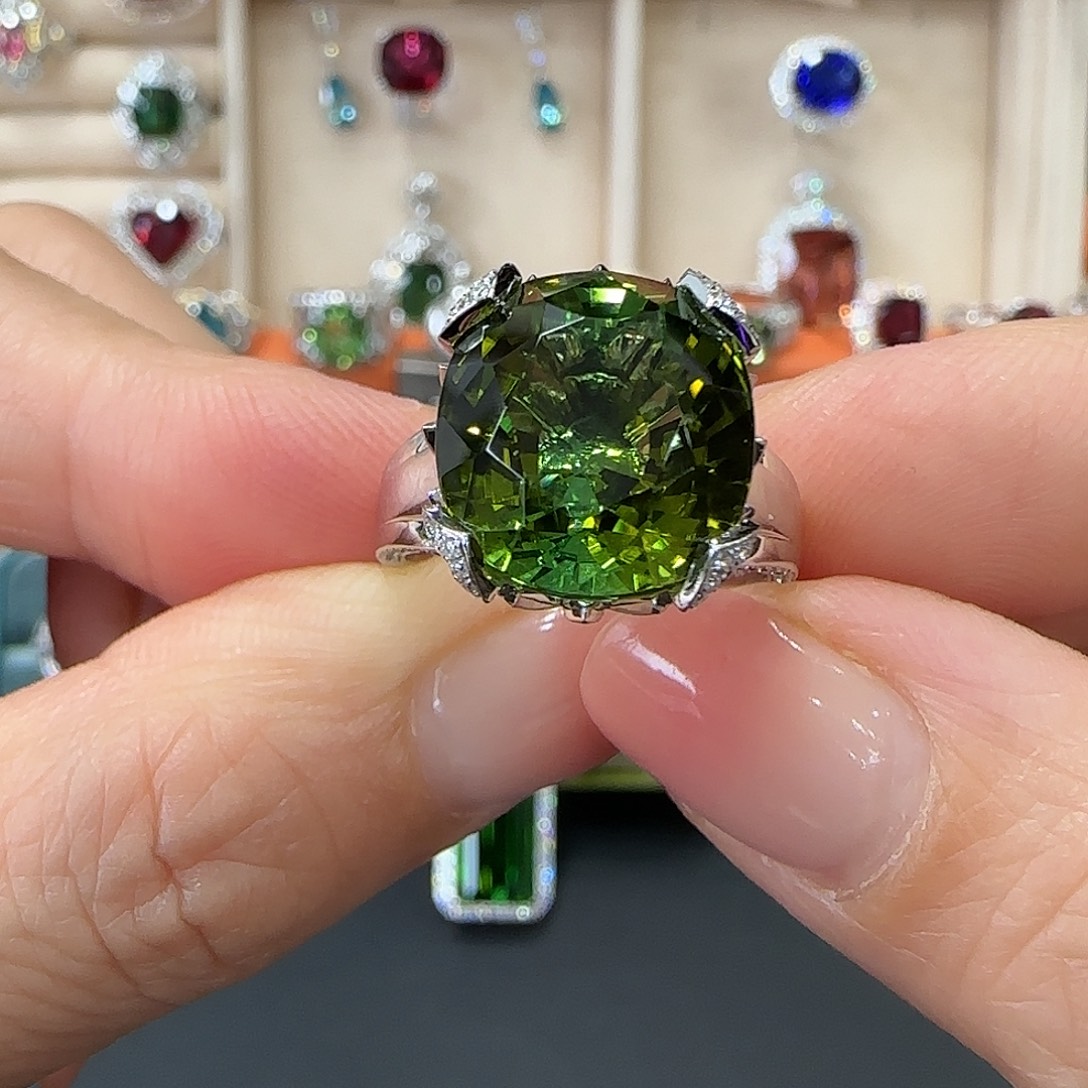 戒指18K金镶嵌碧玺13.3ct