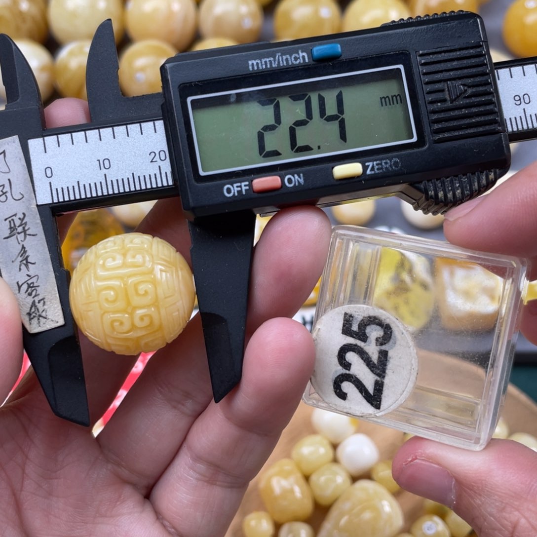 蜜蜡珠宝奇石未镶嵌