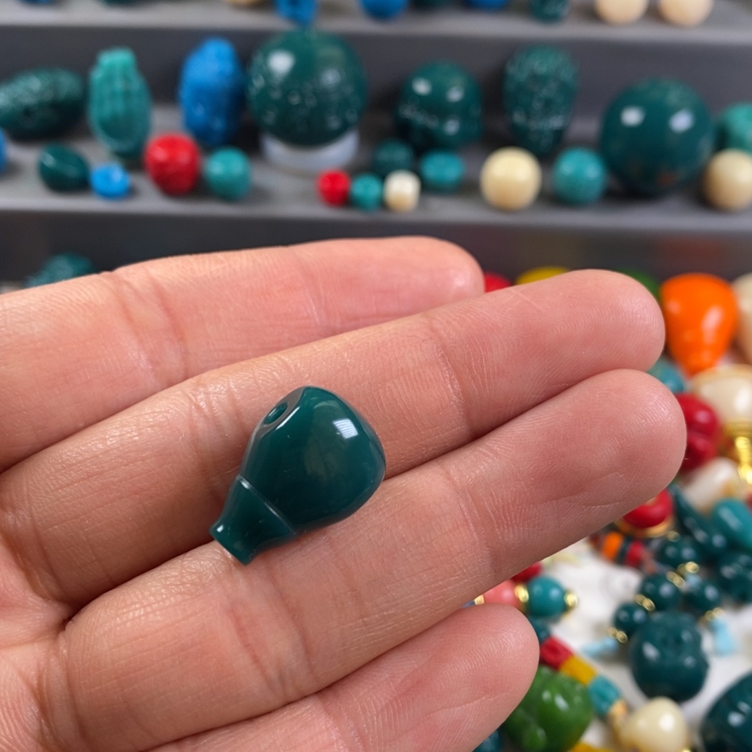 琉璃颈饰坦****区尺寸12左右