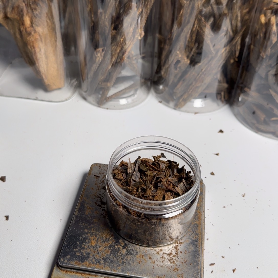 斑纹漆（虎斑木）是**鸭海南红骨沉水30