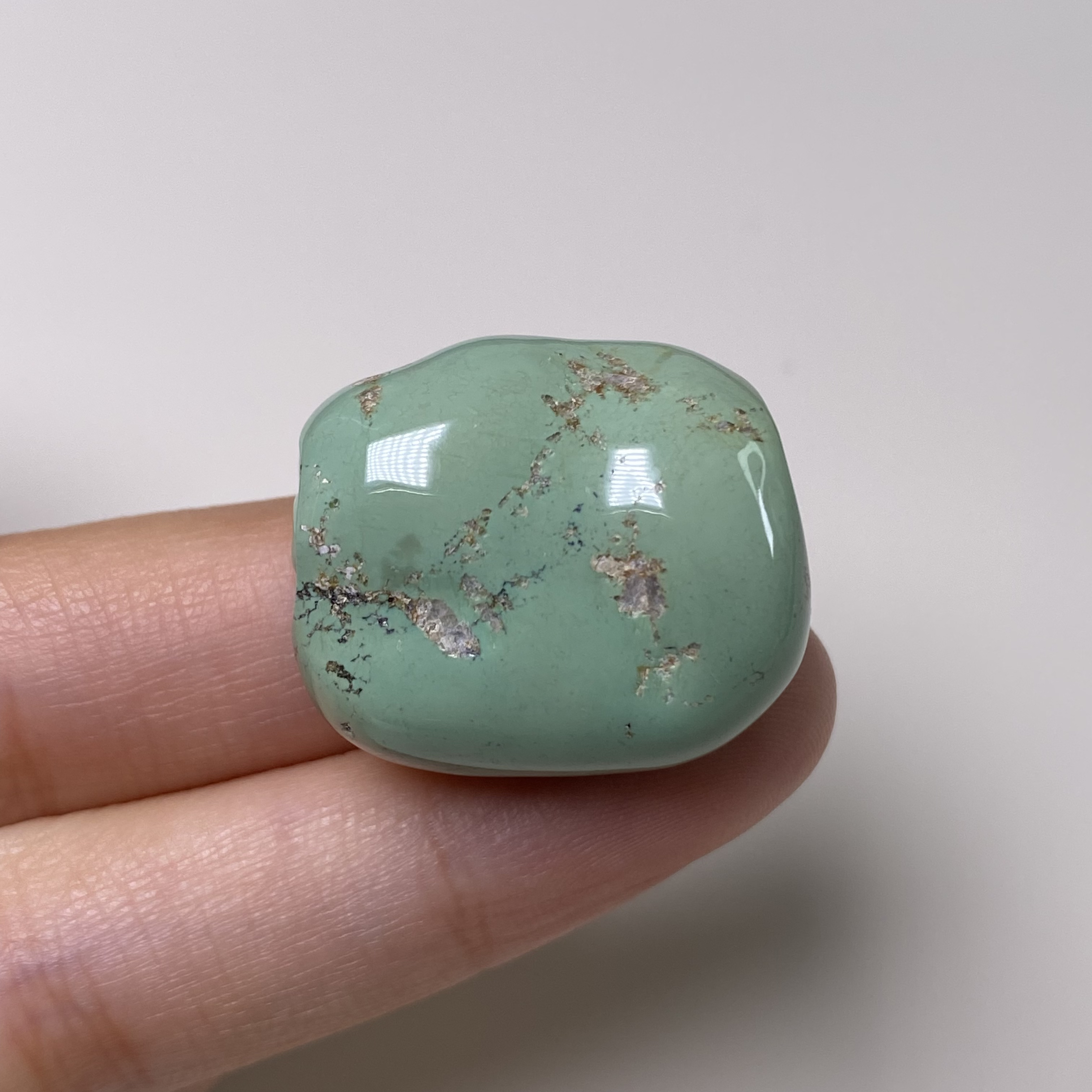 绿松石随型马蹄珠锁骨珠高瓷绿顶瓷盘玩玉化22.3x26x14.8mm重14克