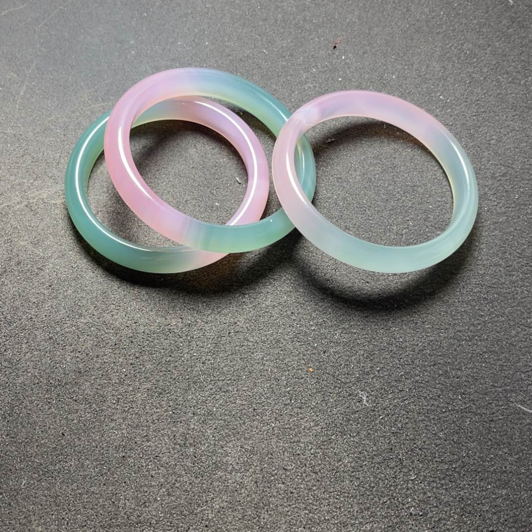 颈饰未镶嵌石英质玉健****泉