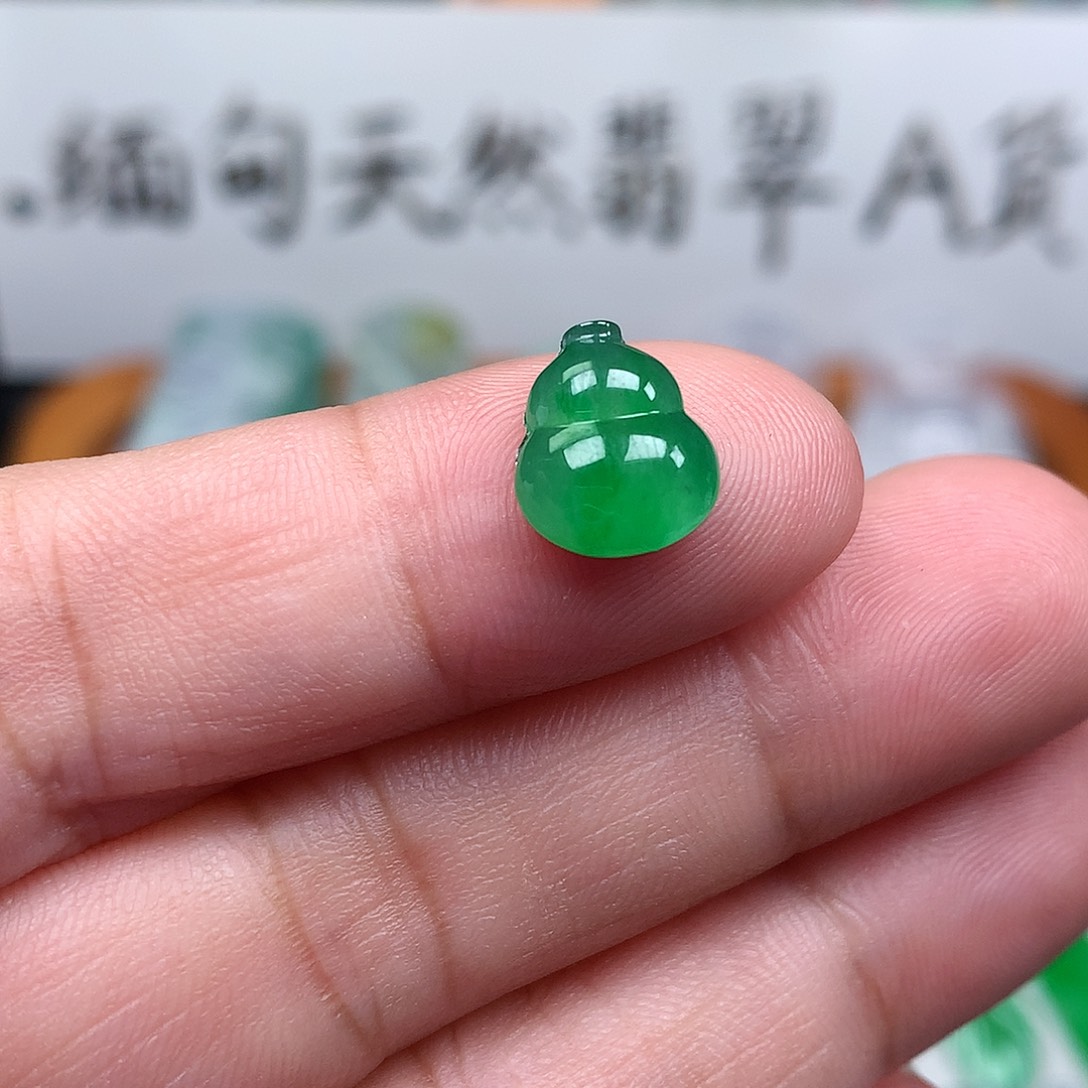 翡翠裸石缅甸天然A货翡翠阳绿葫芦