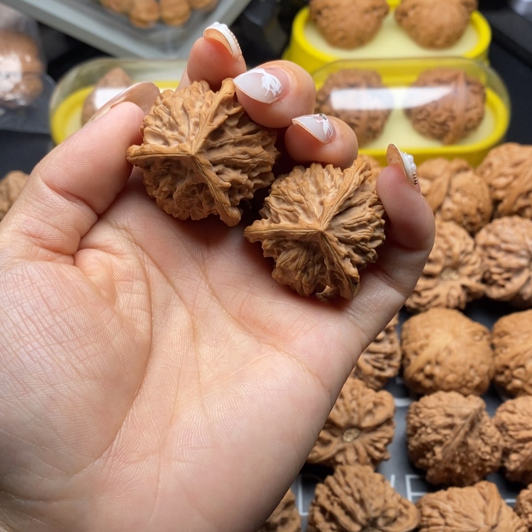 文玩核桃把件盘山三棱36