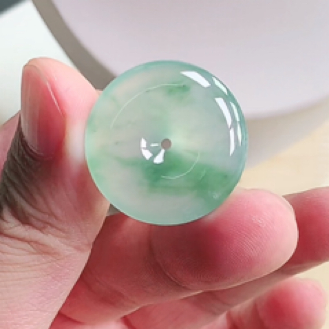 缅甸天然翡翠吊坠