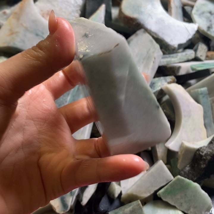 翡翠颈饰未镶嵌天然翡翠