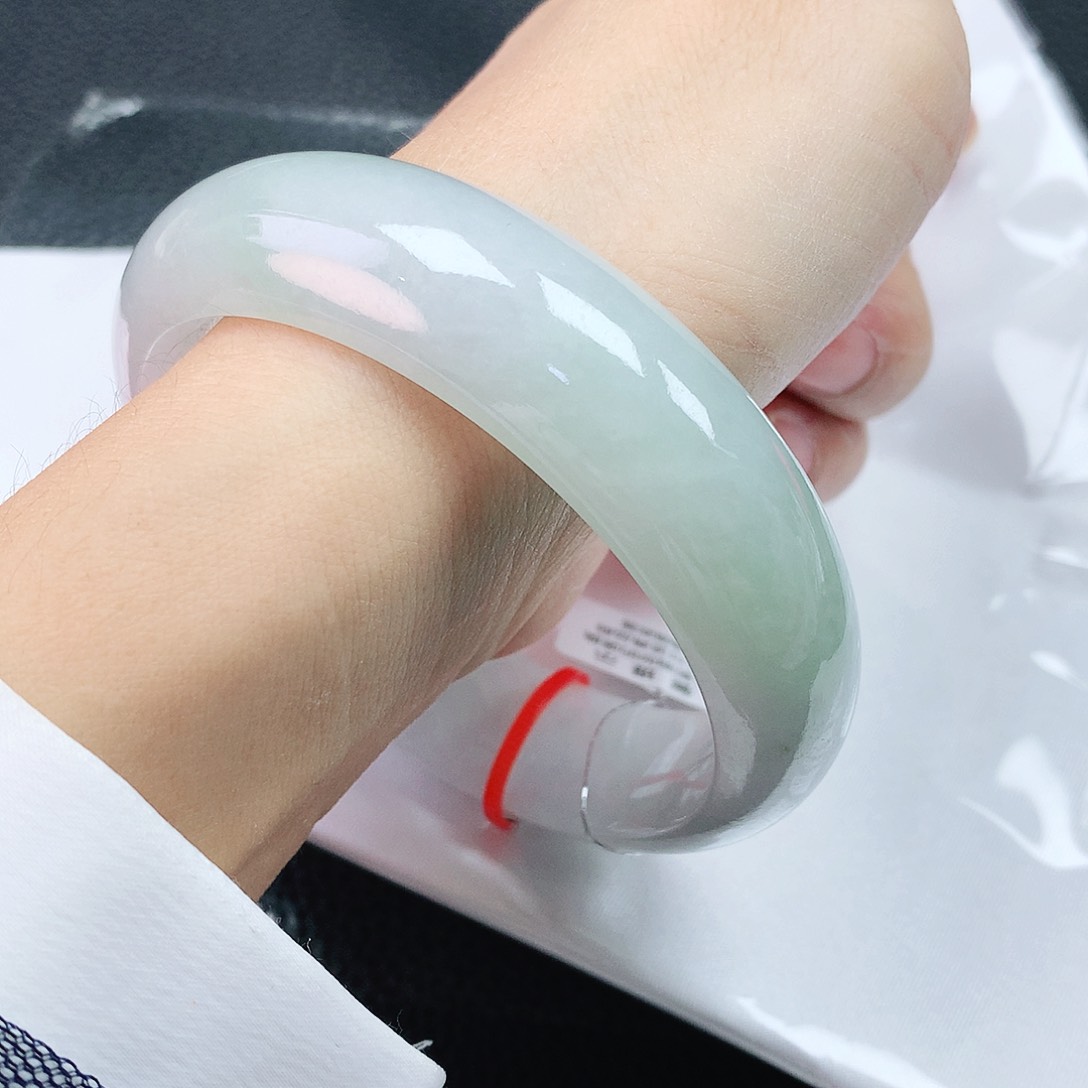 翡翠未镶嵌手镯61轮胎