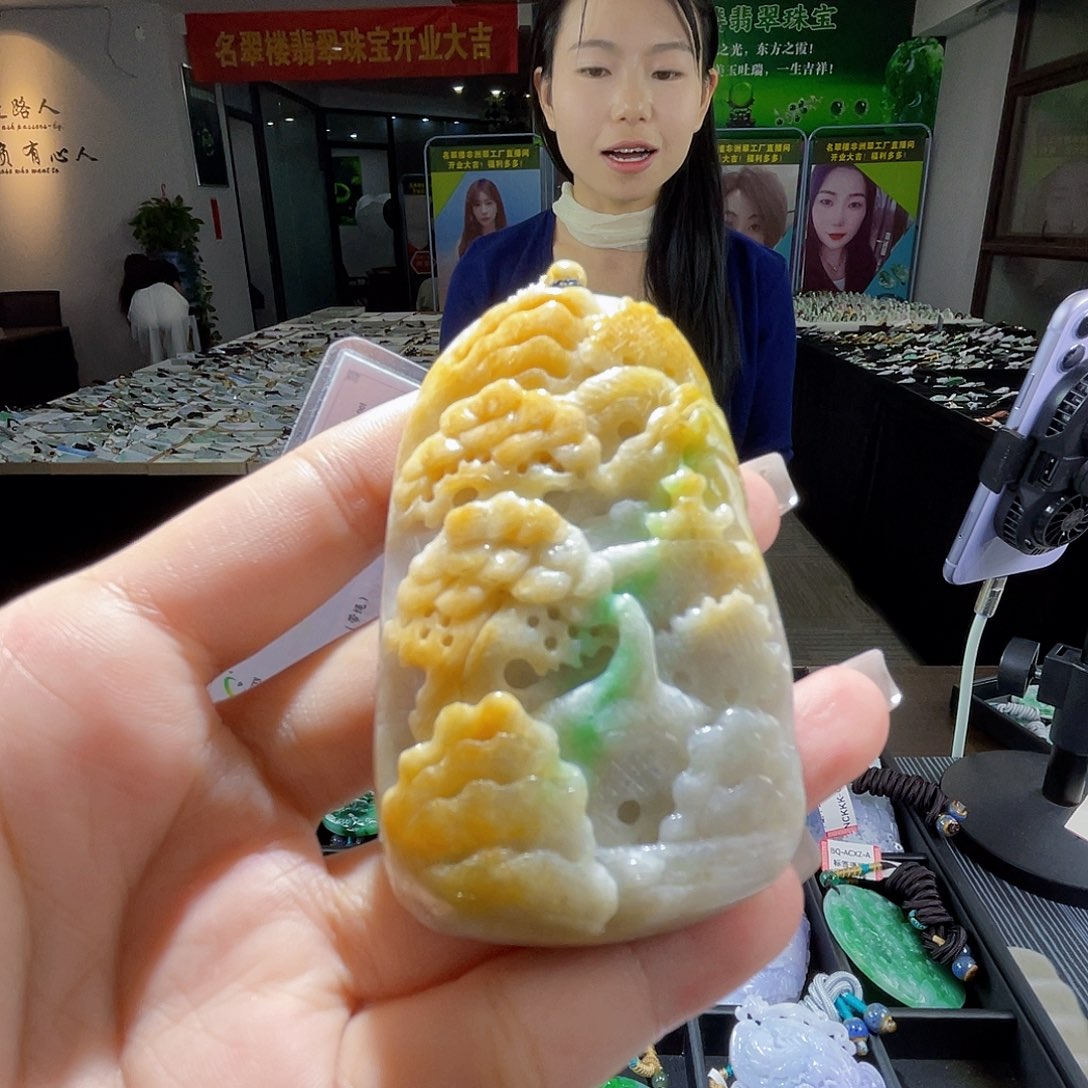 颈饰未镶嵌翡翠一个