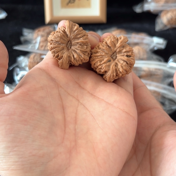 文玩核桃吊坠凡*。浮黄