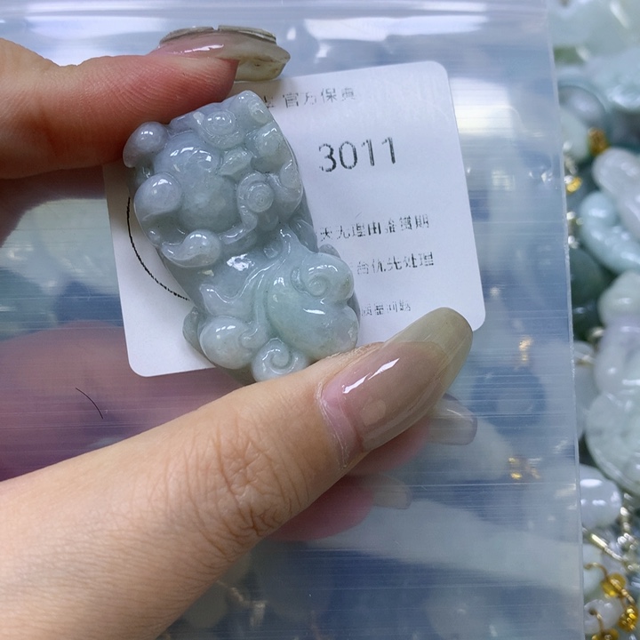 翡翠颈饰未镶嵌翡翠
