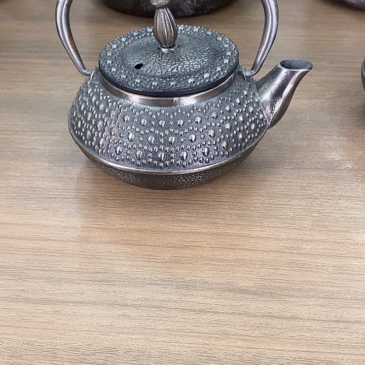 1霰纹砂铁壶300毫升纯手工打造