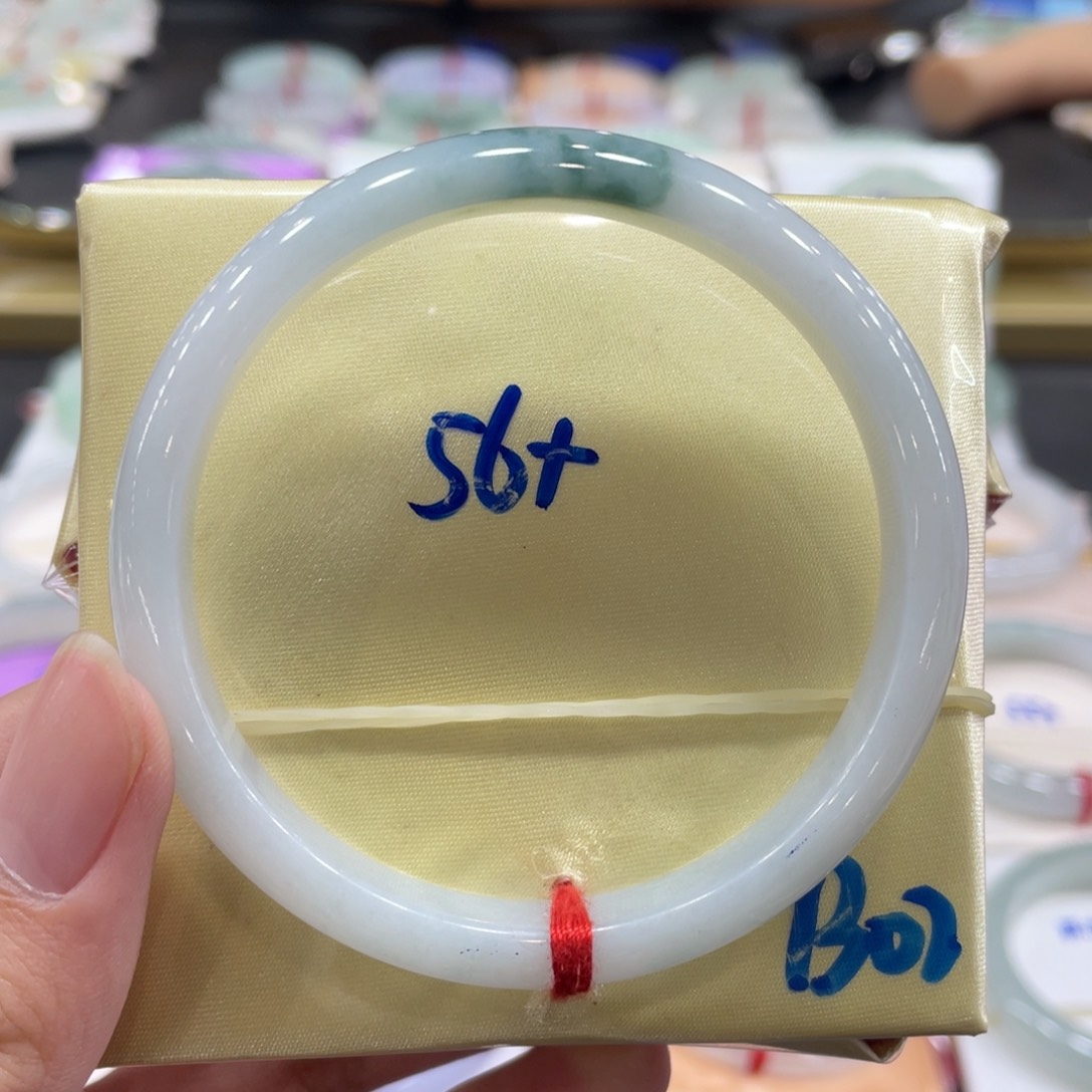 翡翠手镯未镶嵌翡翠手镯