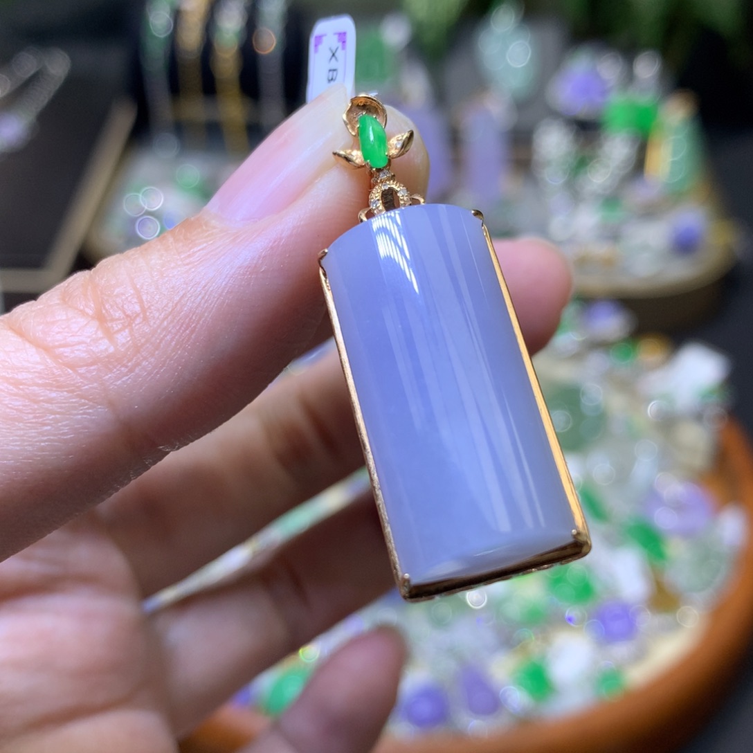 颈饰18K金镶嵌翡翠