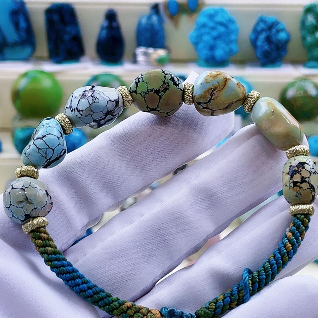 绿松石颈饰未镶嵌