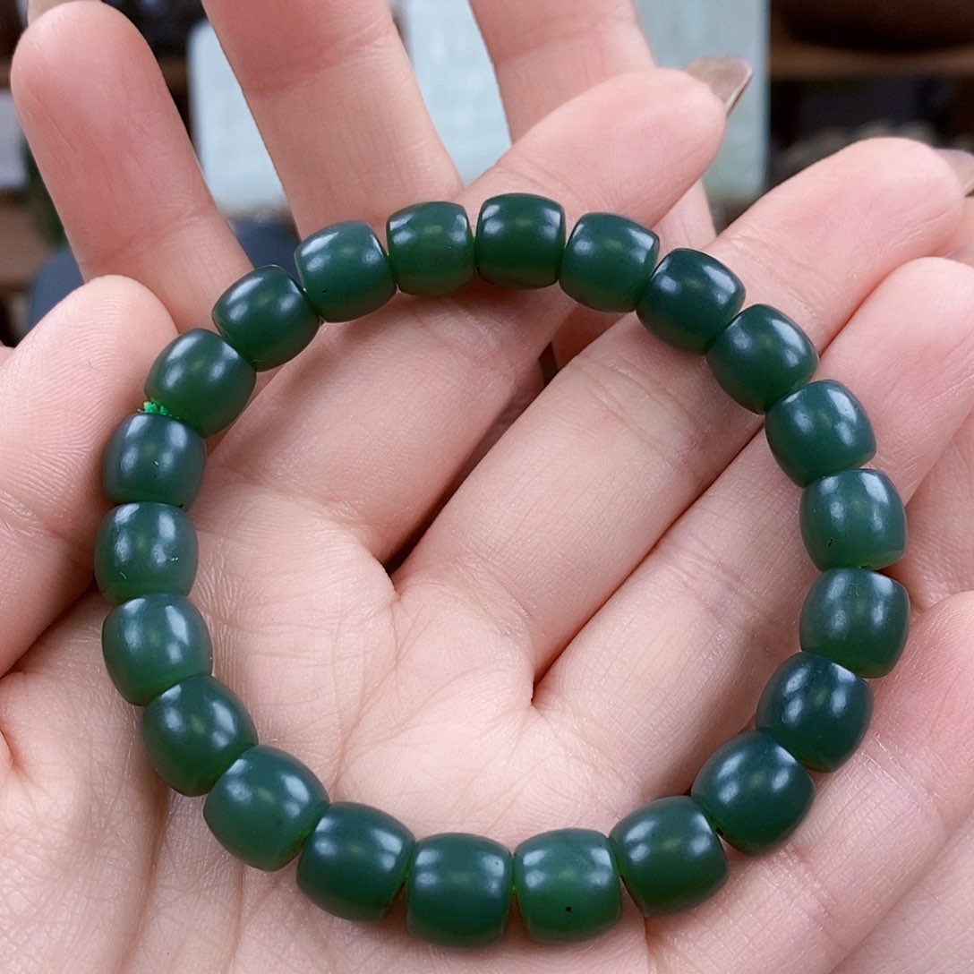 和田玉颈饰未镶嵌文*