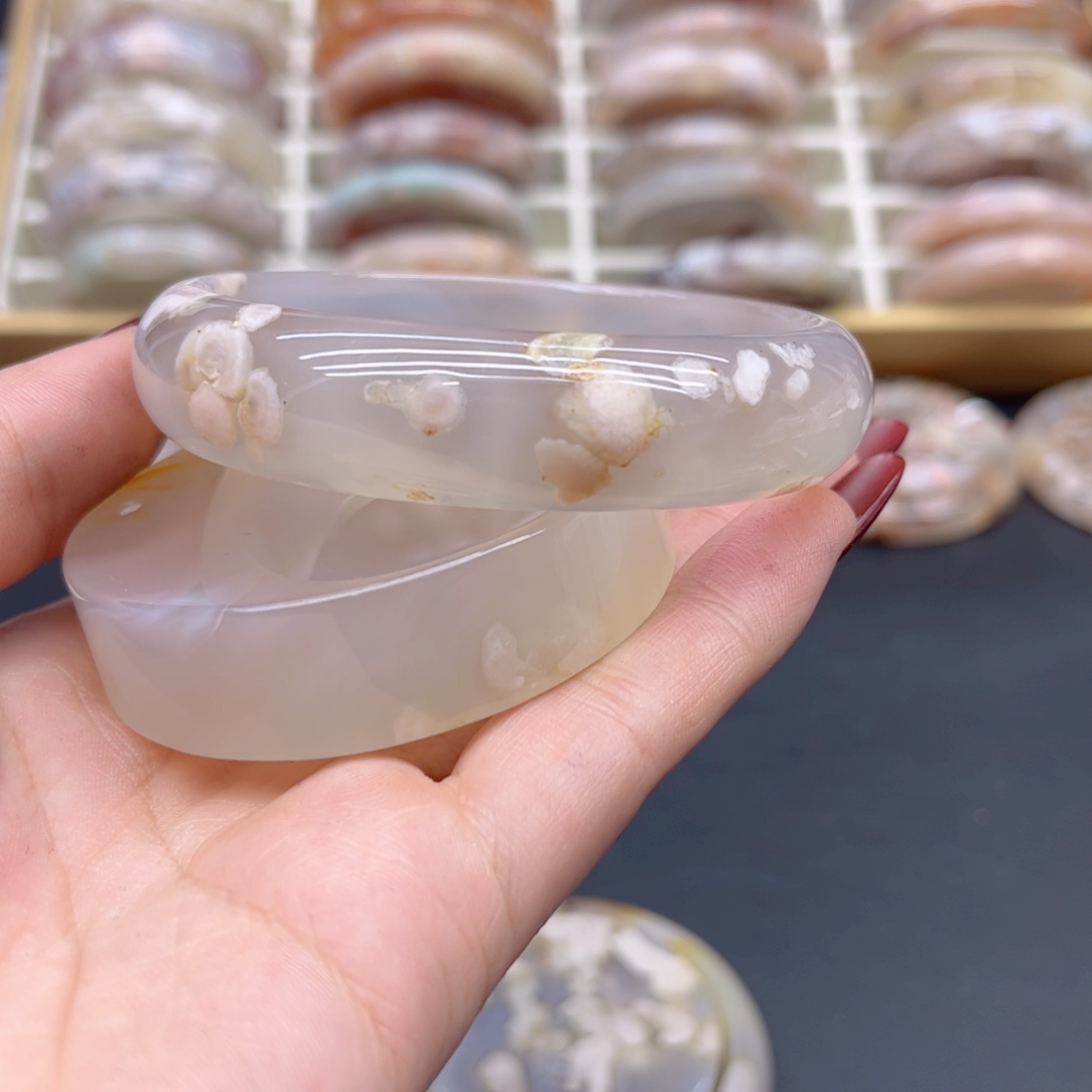 玛瑙/玉髓手镯未镶嵌61