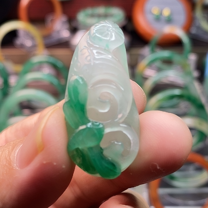 石英质玉颈饰未镶嵌