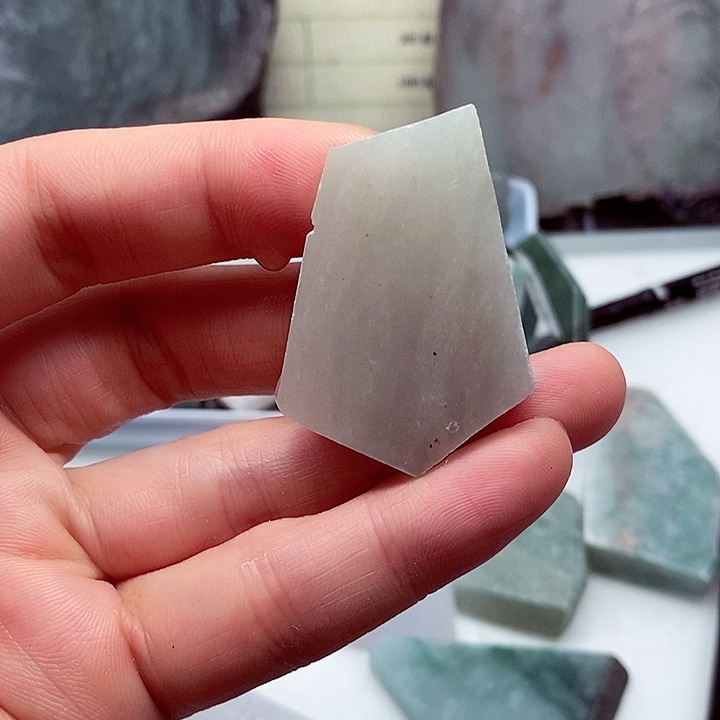 翡翠颈饰未镶嵌缅甸翡翠A货边角