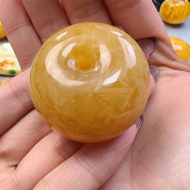 渔***圈蜜蜡未镶嵌珠宝奇石