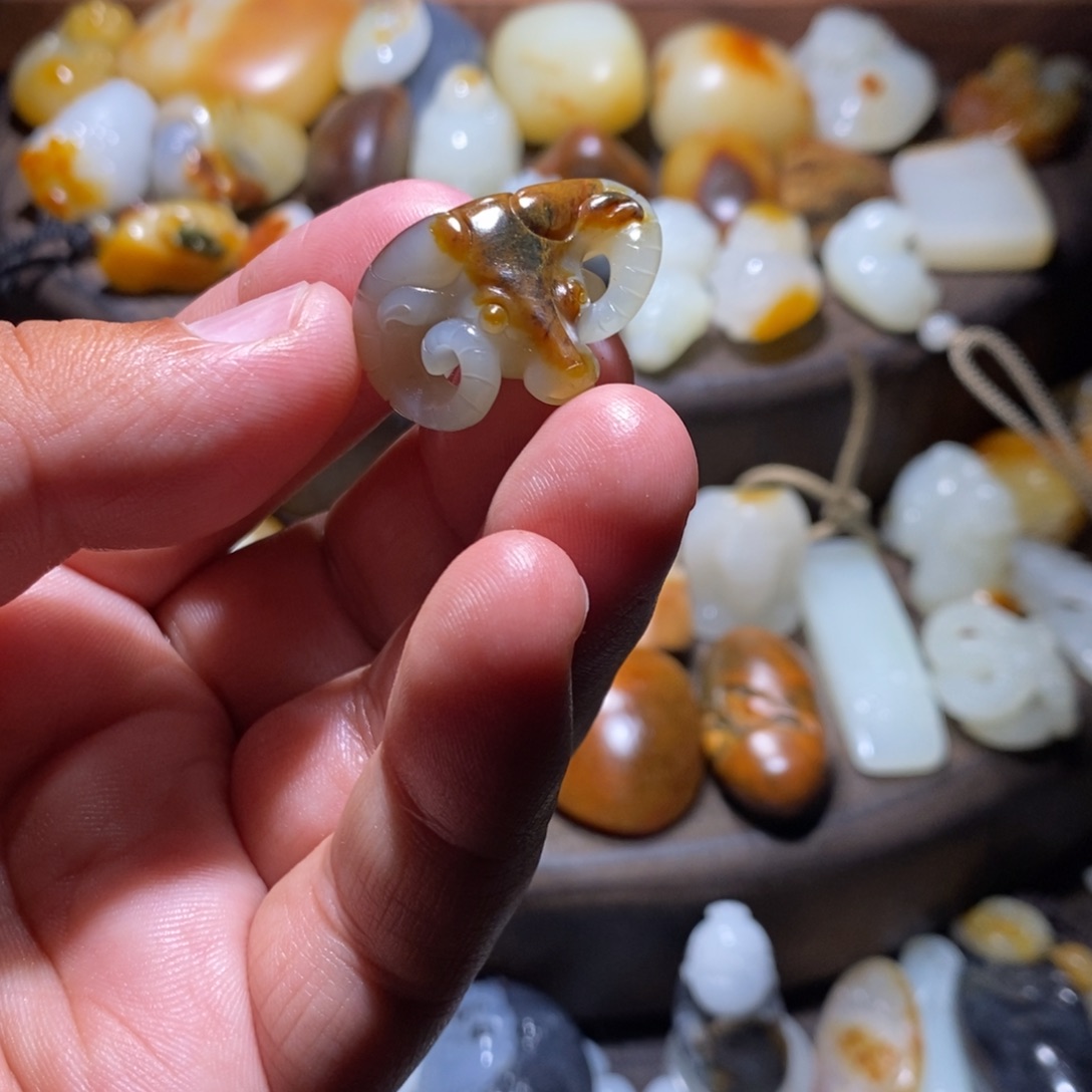 和田玉未镶嵌颈饰