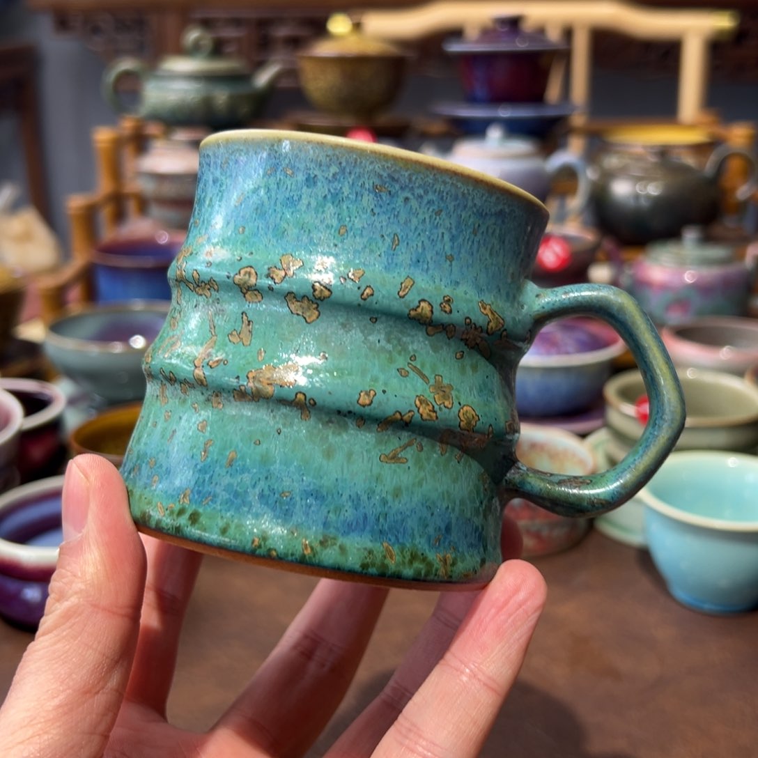 摆件钧瓷的制作工艺和工艺都是非常的精良