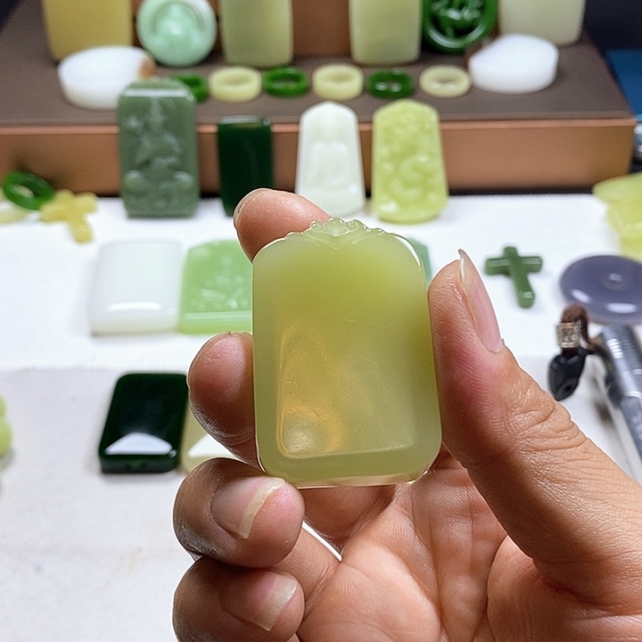 和田玉未镶嵌珠宝奇石