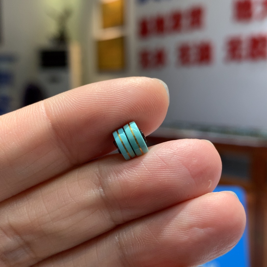 绿松石配饰未镶嵌