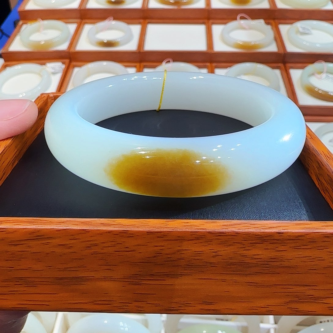 和田玉手镯未镶嵌且末一口老红糖59 60 61