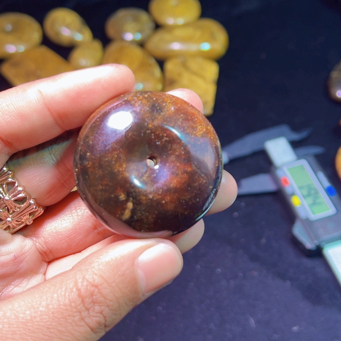 琥珀裸石未镶嵌琥珀