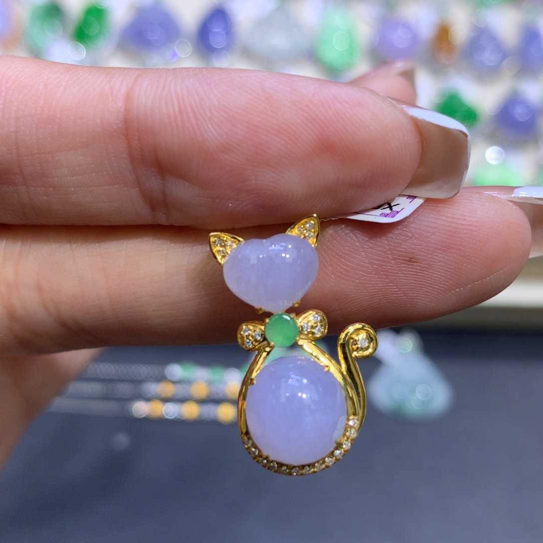 翡翠18K金镶嵌颈饰翡翠吊坠