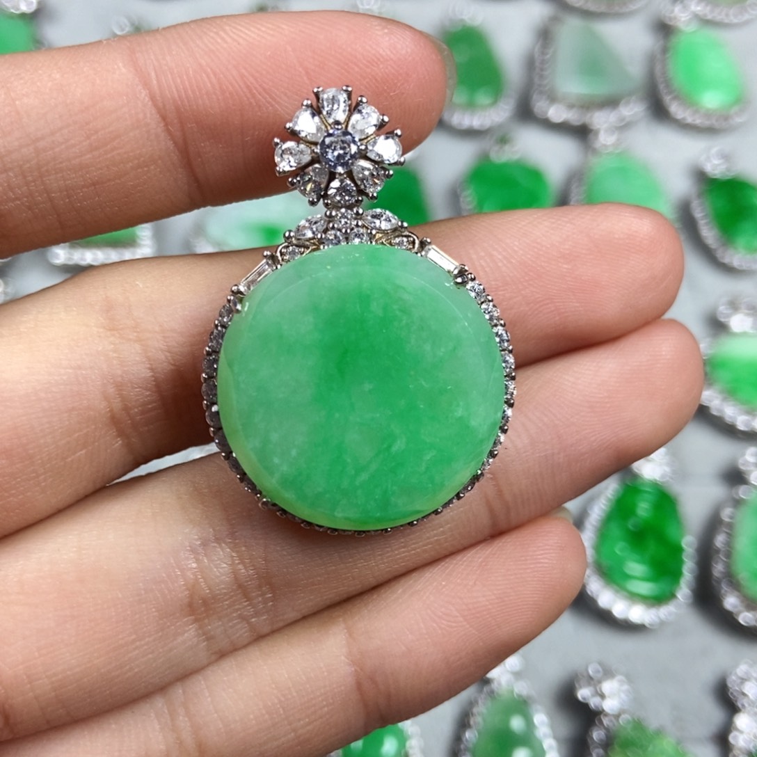 颈饰未镶嵌翡翠圆