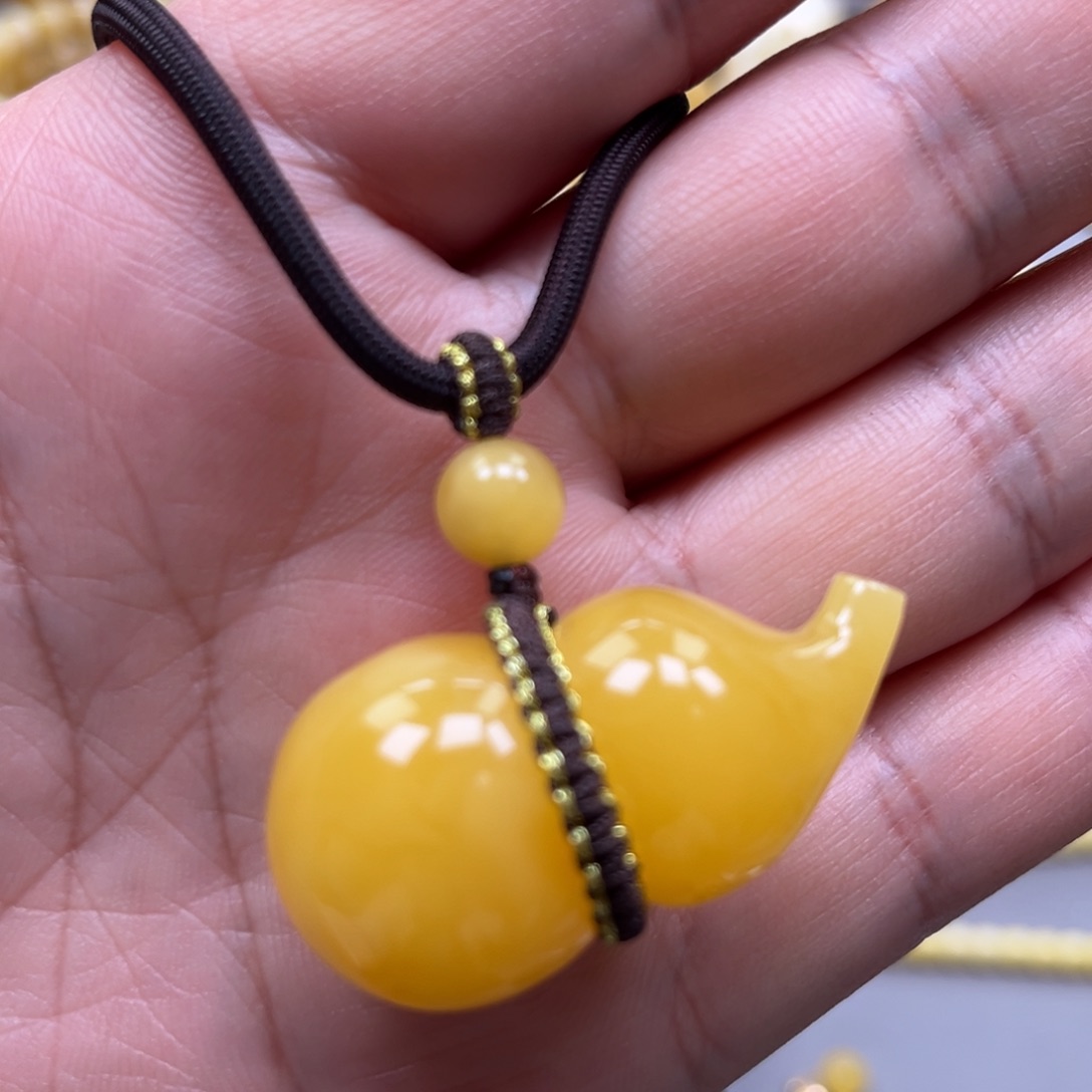 琥珀未镶嵌颈饰吊坠