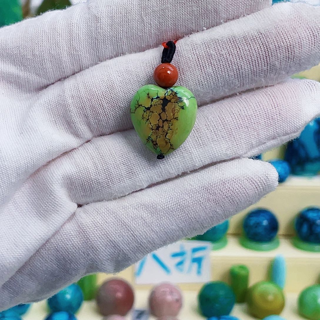 绿松石未镶嵌颈饰