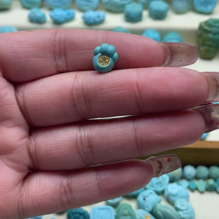 绿松石颈饰未镶嵌