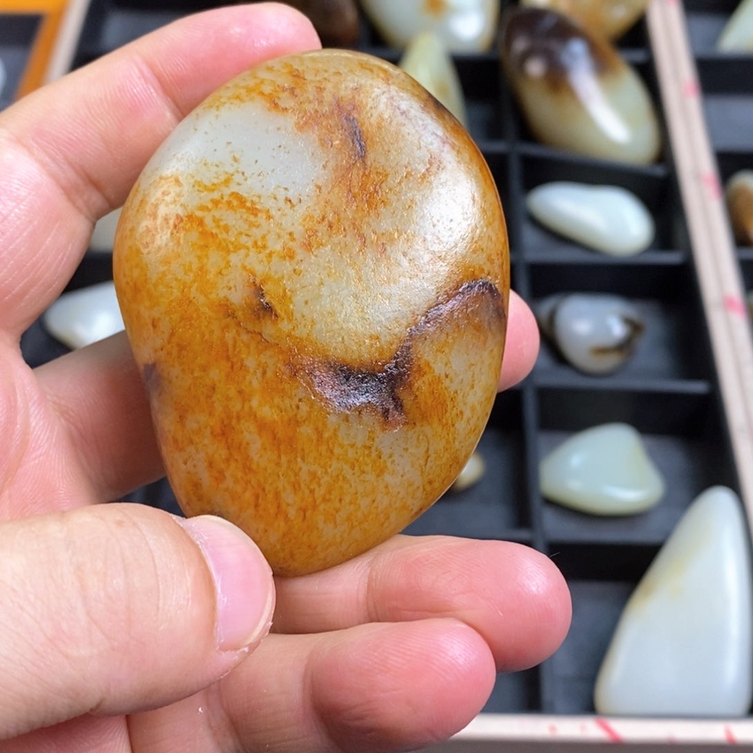 和田玉未镶嵌颈饰？*