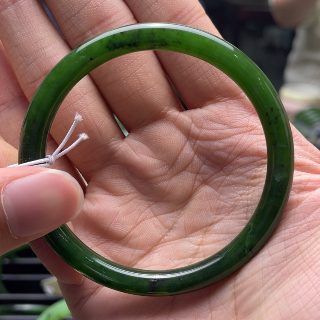 和田玉手镯未镶嵌微瑕