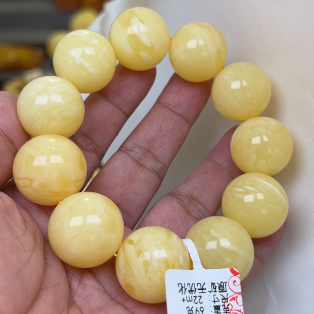 蜜蜡未镶嵌裸石22加69克