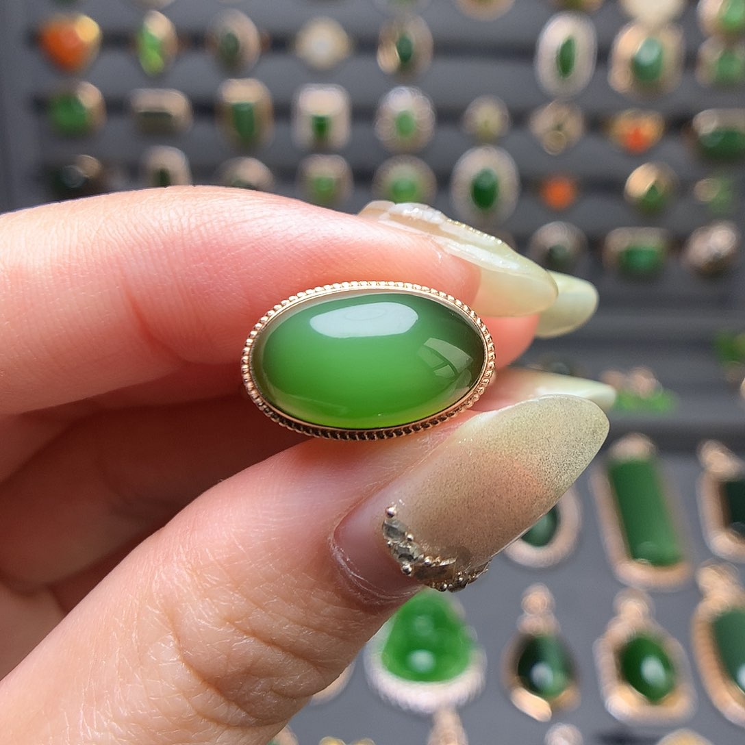 和田玉首饰18K金镶嵌