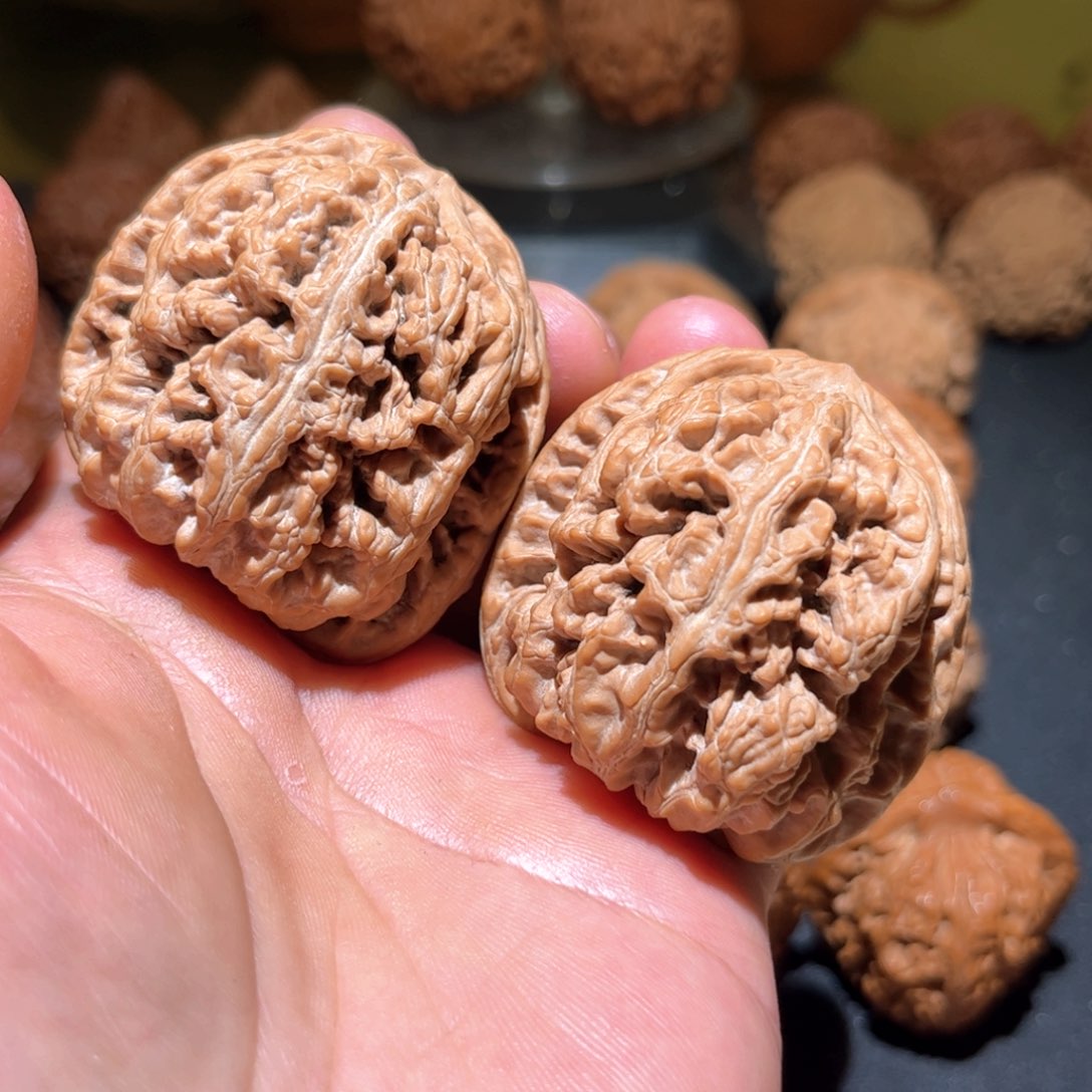 文玩核桃把件原桩平谷大粗筋