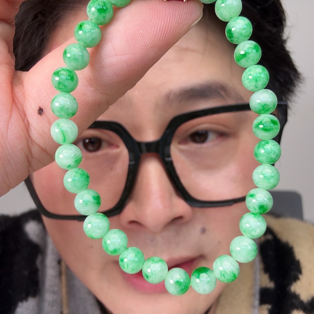 臭****翡翠未镶嵌颈饰一件
