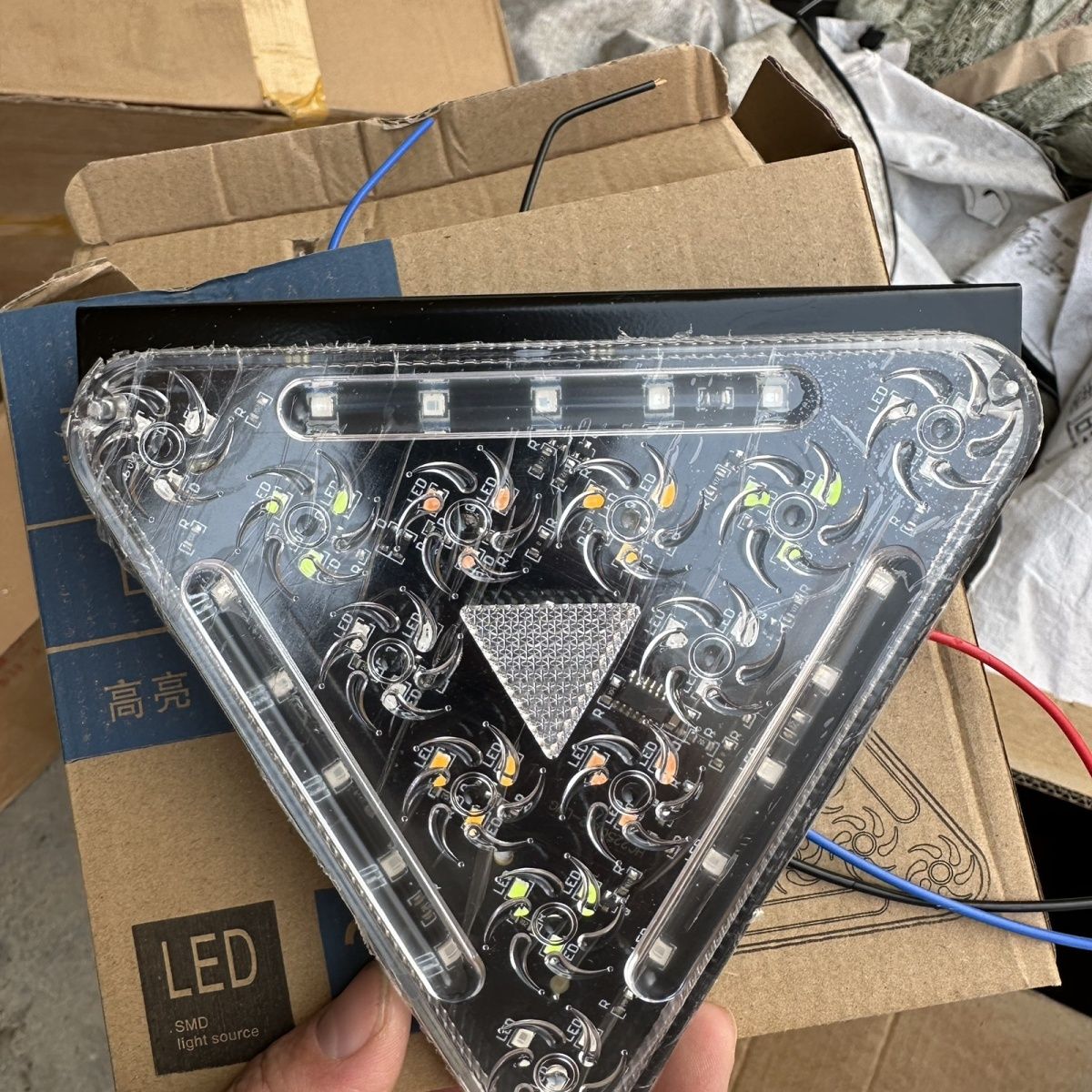 LED三角爆闪灯货车挂车警示防追尾灯超亮防水刹车爆闪灯雾灯24V