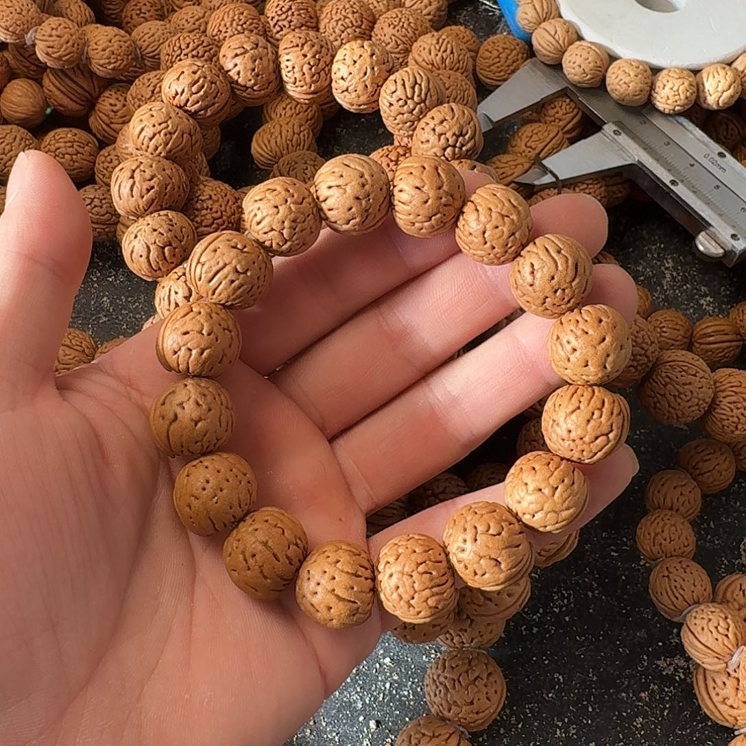 蒸***乐吊坠桃核金丹手串