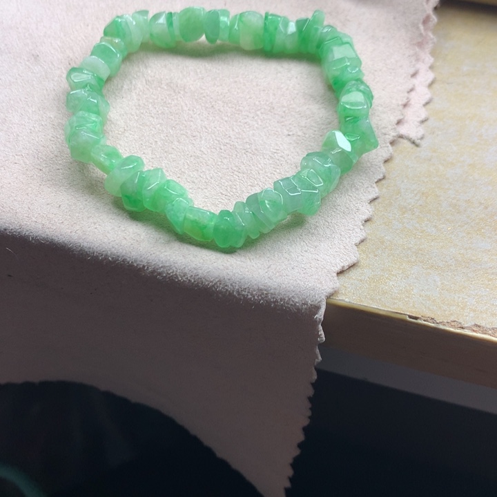 翡翠颈饰未镶嵌吊坠