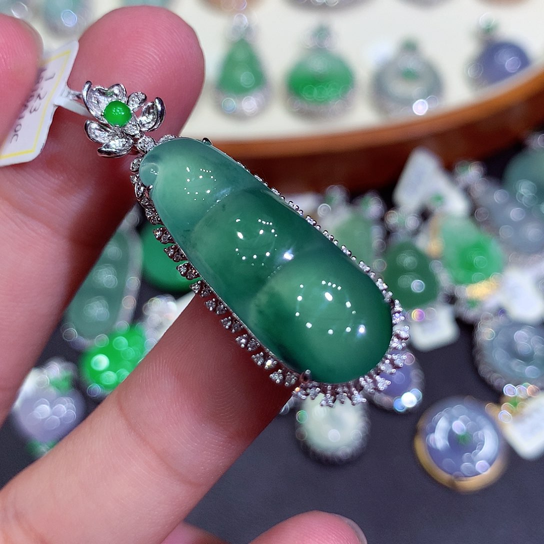 翡翠吊坠(不含链)18K金镶嵌