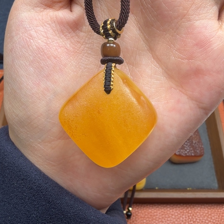 蜜蜡未镶嵌吊坠(赠链)